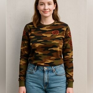 Hollister Women's Camo Roses Long Sleeve t-shirt, Size S/M